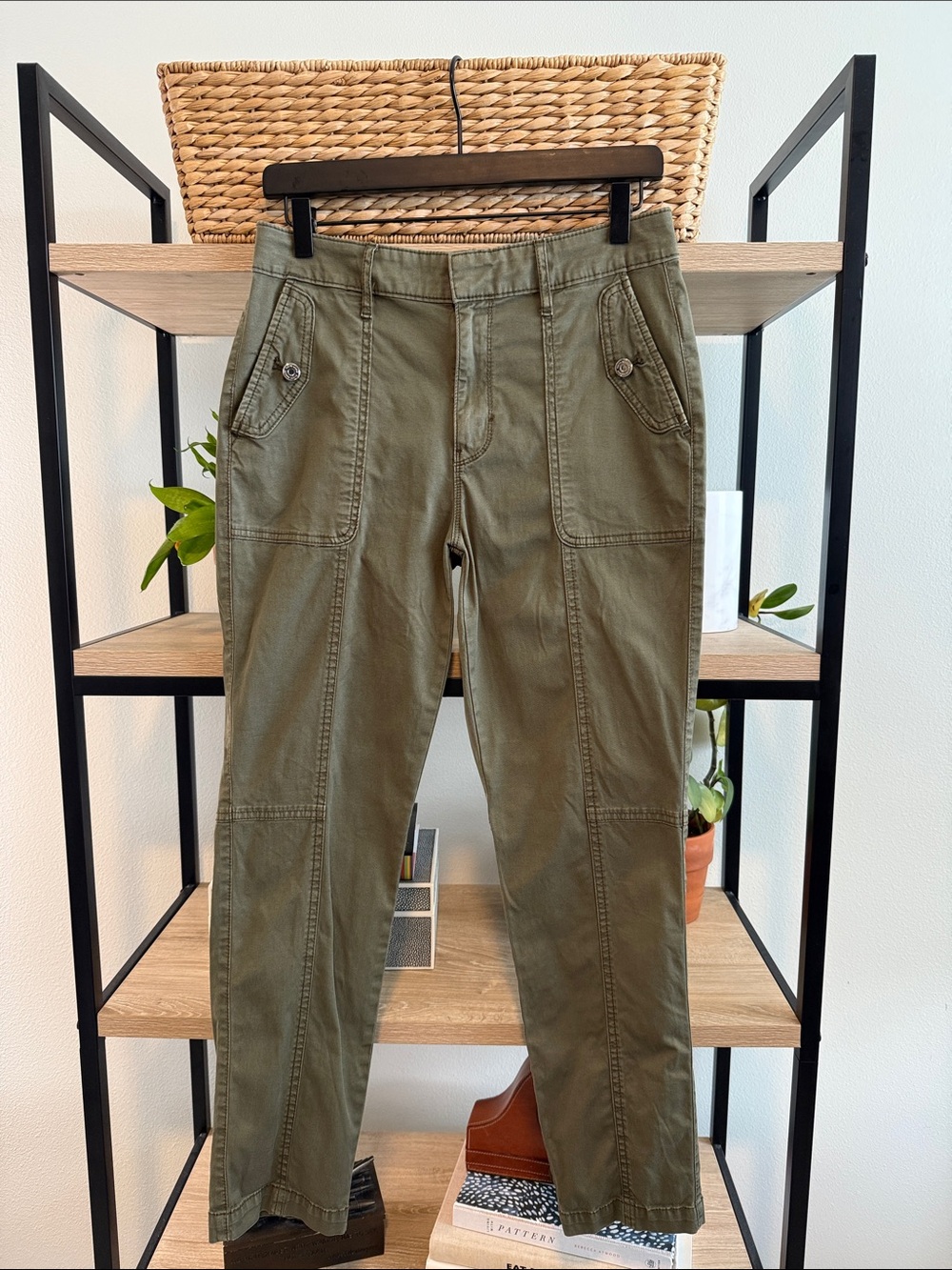 White House Black Market Mid-Rise Pret-A-Jet Ankle Green Slim Leg Pants, 6